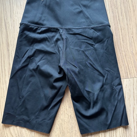 Aerie Offline Biker shorts - Picture 3 of 5